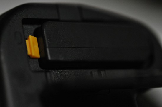 D5100 battery pin